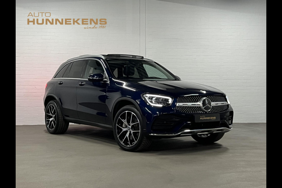 Mercedes-Benz GLC GLC 300e 4MATIC AMG Trekhaak | Adapt. cruise | Open dak | Achteruitrij camera | Stoelverwarming | Carplay | Bliss