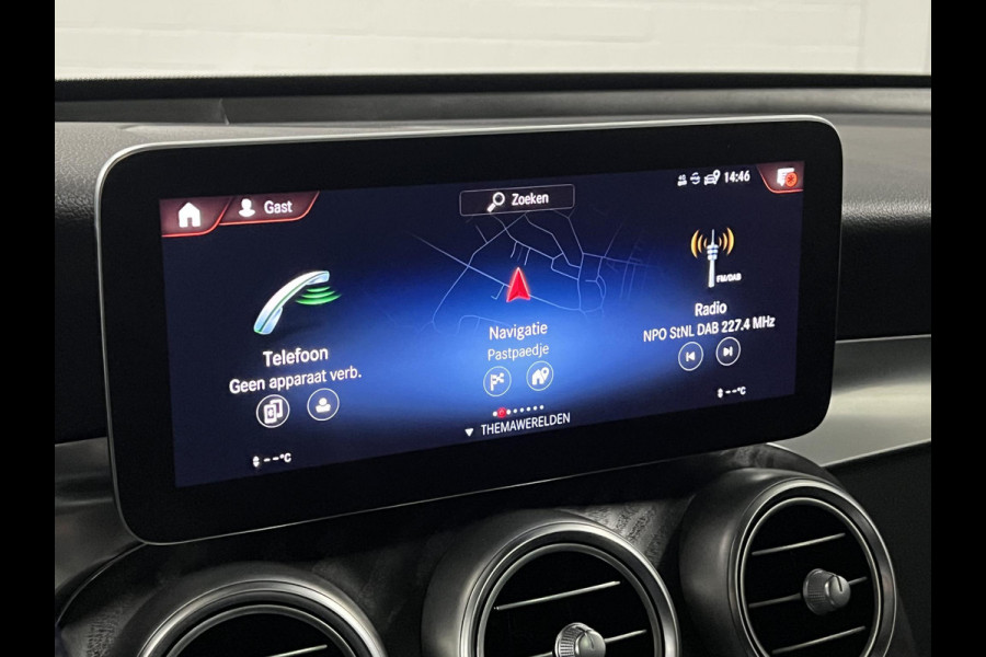 Mercedes-Benz GLC GLC 300e 4MATIC AMG Trekhaak | Adapt. cruise | Open dak | Achteruitrij camera | Stoelverwarming | Carplay | Bliss