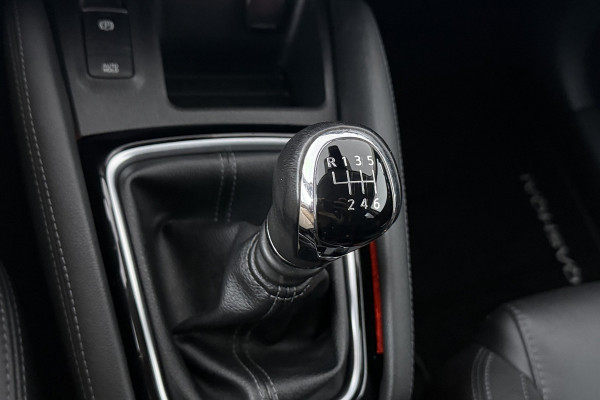 Nissan QASHQAI 1.2 Tekna + (STOELVERWARMING, CAMERA, ELEKTR STOELEN, TREKHAAK, PARKEERSENSOREN, LANE-ASSSIST)