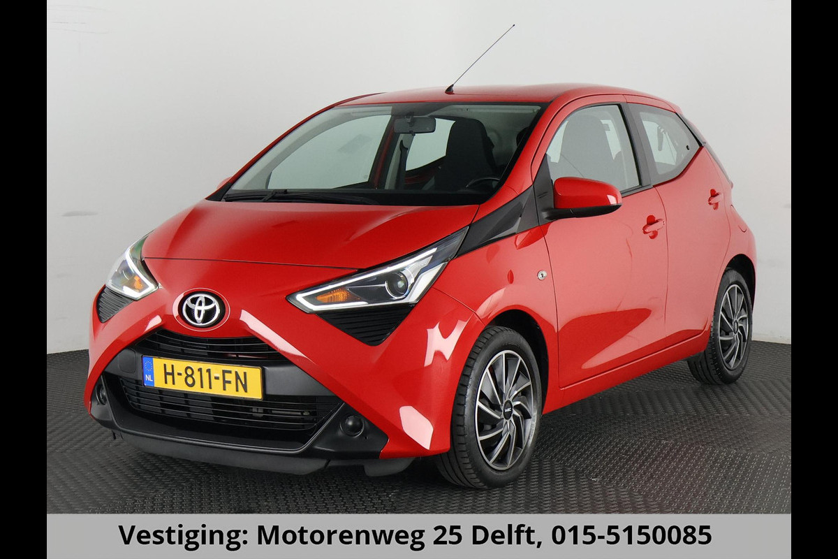 Toyota Aygo 1.0 VVT-i x-play limited . CAMERA . DEALER ONDERHOUDEN . APPLE CARPLAY & ANDROID AUTO