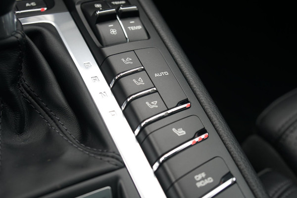 Porsche Macan 2.0 + PANORAMADAK / LUCHTVERING / 21" TURBO / MEMORY