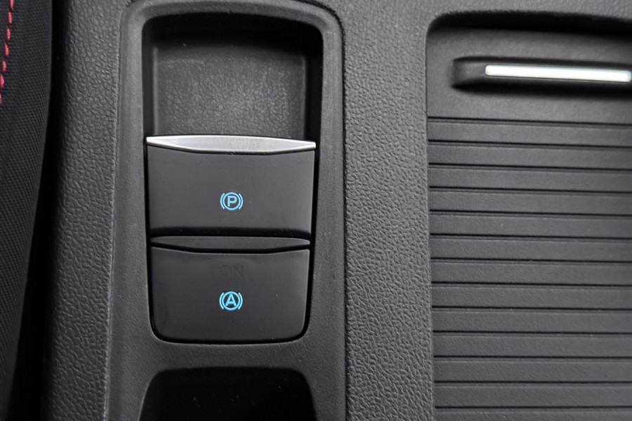 Ford Focus 1.0 EcoBoost ST Line Business (STOEL/STUUR VERWARMING, CAMERA, CRUISE ADAPTIEF, LANE-ASSIST, PARKEERSENSOREN, NAVI)