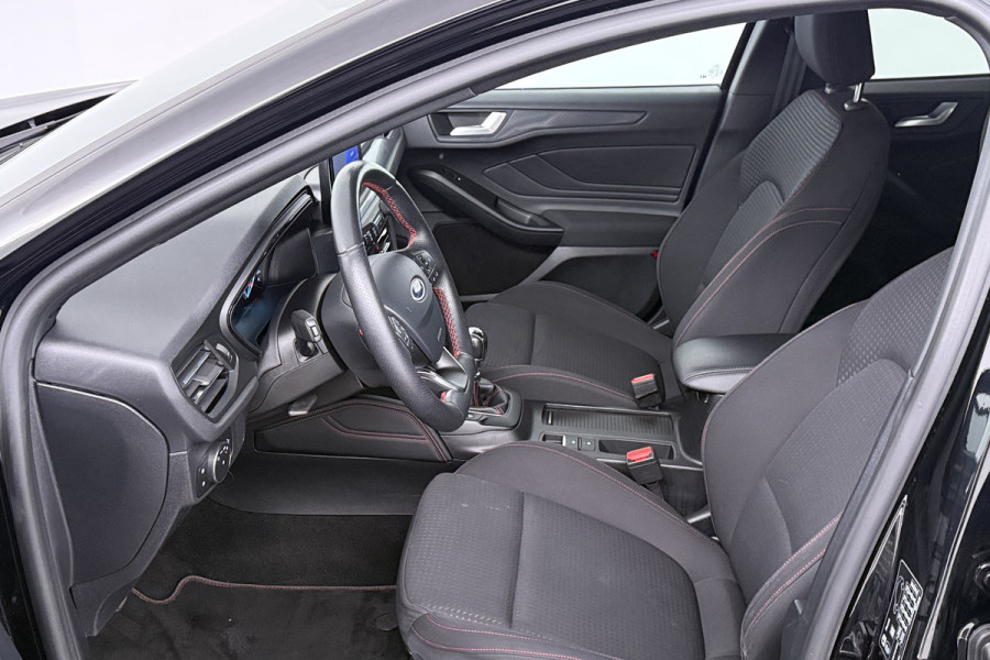 Ford Focus 1.0 EcoBoost ST Line Business (STOEL/STUUR VERWARMING, CAMERA, CRUISE ADAPTIEF, LANE-ASSIST, PARKEERSENSOREN, NAVI)
