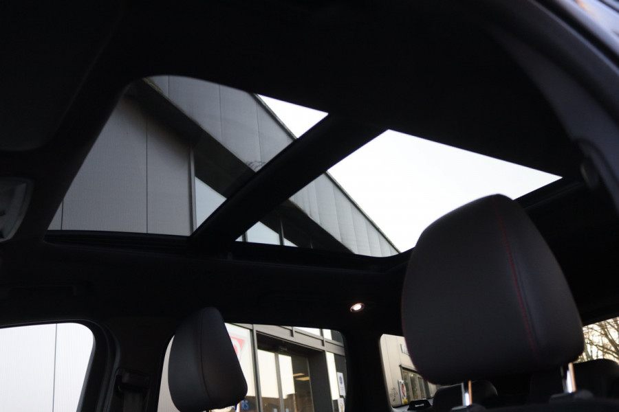 Ford Kuga 1.5 EcoB. 150PK ST Line X Pano-dak/Winter-pack/Camera/Navigatie/Parkeerhulp/Carplay-android