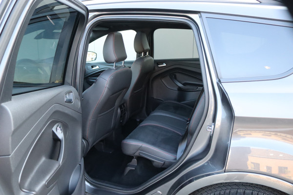 Ford Kuga 1.5 EcoB. 150PK ST Line X Pano-dak/Winter-pack/Camera/Navigatie/Parkeerhulp/Carplay-android