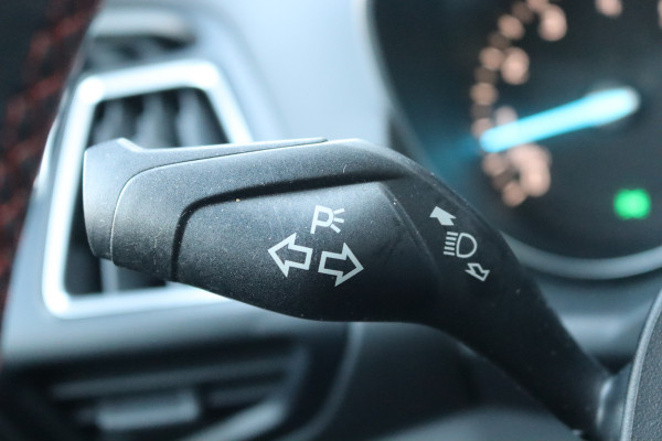 Ford Kuga 1.5 EcoB. 150PK ST Line X Pano-dak/Winter-pack/Camera/Navigatie/Parkeerhulp/Carplay-android