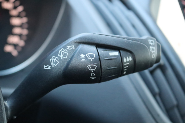 Ford Kuga 1.5 EcoB. 150PK ST Line X Pano-dak/Winter-pack/Camera/Navigatie/Parkeerhulp/Carplay-android