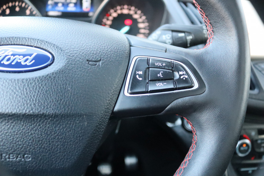 Ford Kuga 1.5 EcoB. 150PK ST Line X Pano-dak/Winter-pack/Camera/Navigatie/Parkeerhulp/Carplay-android