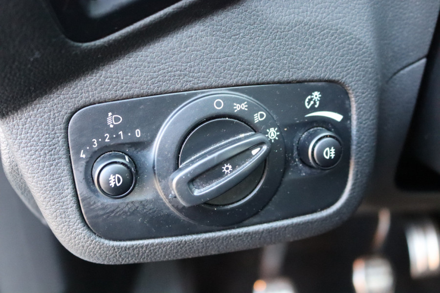 Ford Kuga 1.5 EcoB. 150PK ST Line X Pano-dak/Winter-pack/Camera/Navigatie/Parkeerhulp/Carplay-android