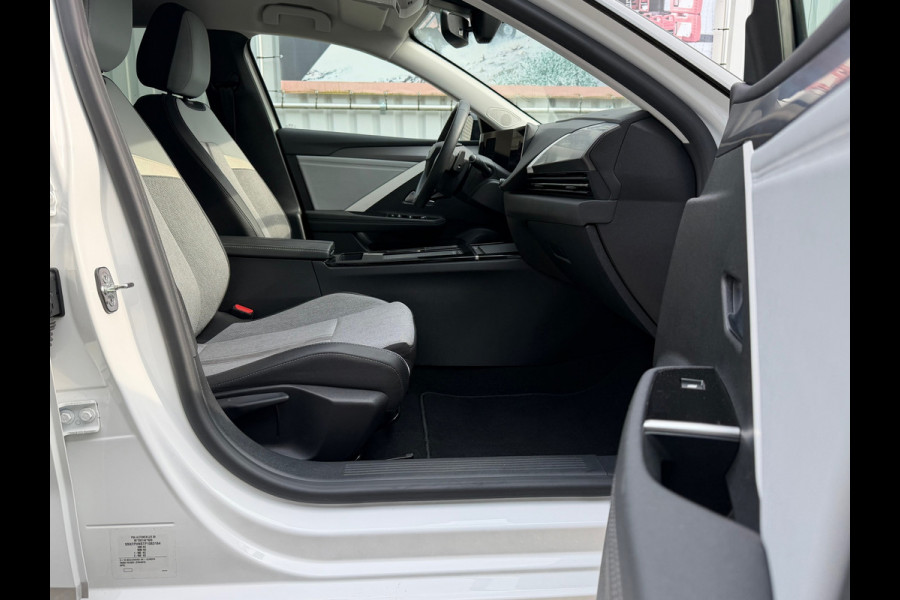 Opel Astra 1.2 Elegance Automaat 130 Pk / Navi Carplay / Climate / Camera / Cruise / Lichtmetaal.