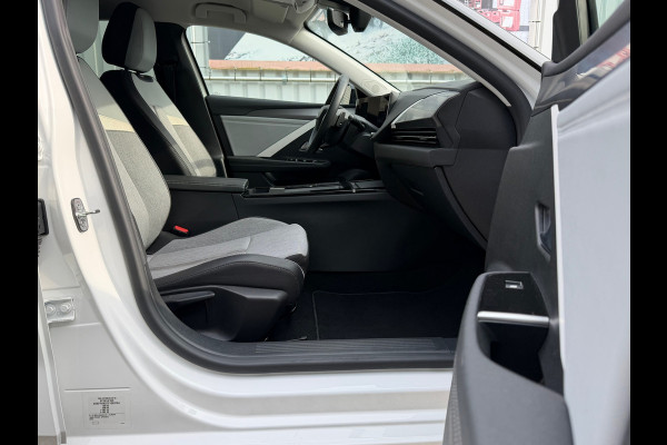 Opel Astra 1.2 Elegance Automaat 130 Pk / Navi Carplay / Climate / Camera / Cruise / Lichtmetaal.