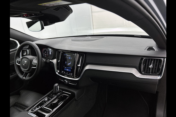 Volvo V60 2.0 T8 Hybride AWD R-Design / Trekhaak / Panoramadak / Leder / Navigatie / Adap. Cruise / Pdc.V+A / Apk 10-2027