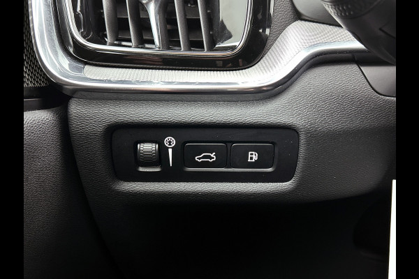 Volvo V60 2.0 T8 Hybride AWD R-Design / Trekhaak / Panoramadak / Leder / Navigatie / Adap. Cruise / Pdc.V+A / Apk 10-2027