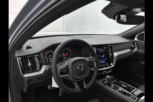Volvo V60 2.0 T8 Hybride AWD R-Design / Trekhaak / Panoramadak / Leder / Navigatie / Adap. Cruise / Pdc.V+A / Apk 10-2027