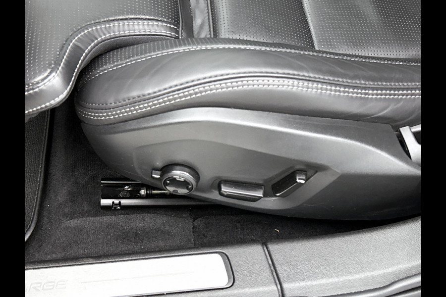 Volvo V60 2.0 T8 Hybride AWD R-Design / Trekhaak / Panoramadak / Leder / Navigatie / Adap. Cruise / Pdc.V+A / Apk 10-2027