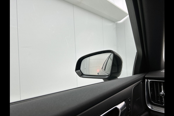 Volvo V60 2.0 T8 Hybride AWD R-Design / Trekhaak / Panoramadak / Leder / Navigatie / Adap. Cruise / Pdc.V+A / Apk 10-2027