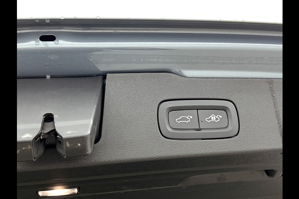 Volvo V60 2.0 T8 Hybride AWD R-Design / Trekhaak / Panoramadak / Leder / Navigatie / Adap. Cruise / Pdc.V+A / Apk 10-2027