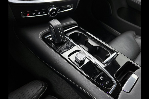 Volvo V60 2.0 T8 Hybride AWD R-Design / Trekhaak / Panoramadak / Leder / Navigatie / Adap. Cruise / Pdc.V+A / Apk 10-2027