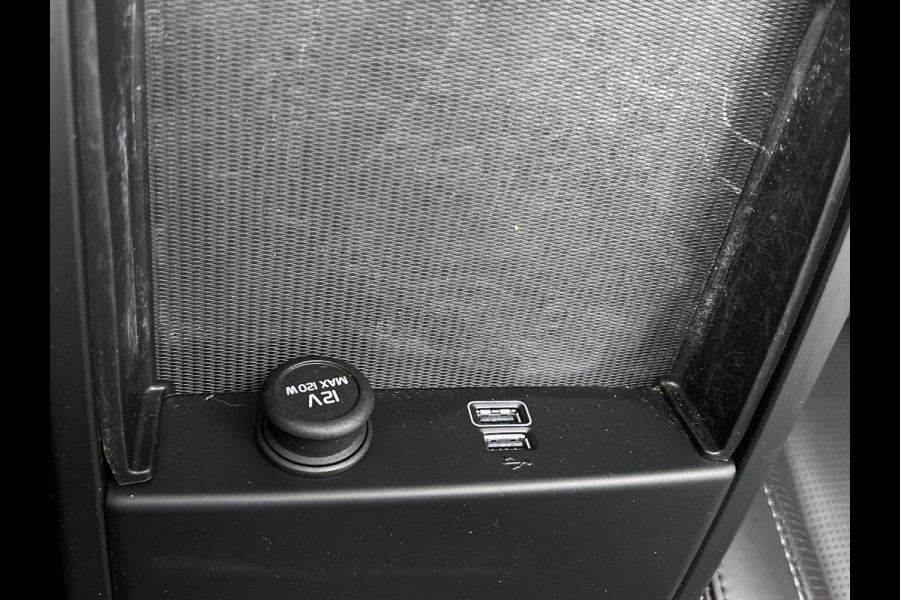 Volvo V60 2.0 T8 Hybride AWD R-Design / Trekhaak / Panoramadak / Leder / Navigatie / Adap. Cruise / Pdc.V+A / Apk 10-2027