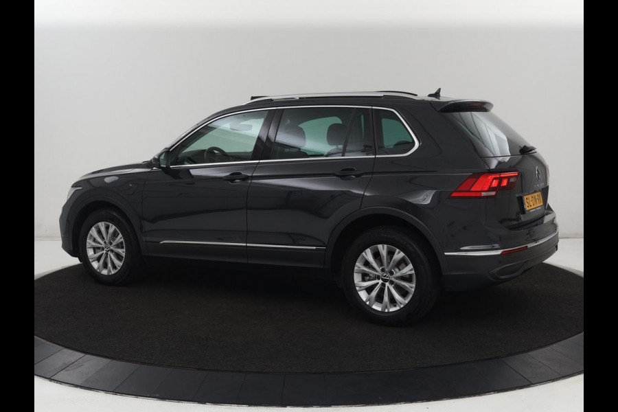 Volkswagen Tiguan 1.4 TSI eHybrid Comfortline | SOH 87% | Panoramadak | Camera | Carplay | Adaptive cruise | Keyless | Navigatie | Full LED | Climate control | Virtual Cockpit | Sfeerverlichting | PHEV | Plug In