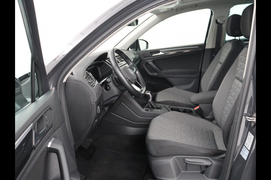 Volkswagen Tiguan 1.4 TSI eHybrid Comfortline | SOH 87% | Panoramadak | Camera | Carplay | Adaptive cruise | Keyless | Navigatie | Full LED | Climate control | Virtual Cockpit | Sfeerverlichting | PHEV | Plug In