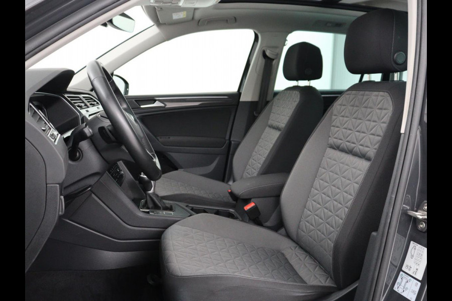 Volkswagen Tiguan 1.4 TSI eHybrid Comfortline | SOH 87% | Panoramadak | Camera | Carplay | Adaptive cruise | Keyless | Navigatie | Full LED | Climate control | Virtual Cockpit | Sfeerverlichting | PHEV | Plug In