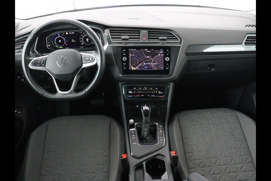 Volkswagen Tiguan 1.4 TSI eHybrid Comfortline | SOH 87% | Panoramadak | Camera | Carplay | Adaptive cruise | Keyless | Navigatie | Full LED | Climate control | Virtual Cockpit | Sfeerverlichting | PHEV | Plug In