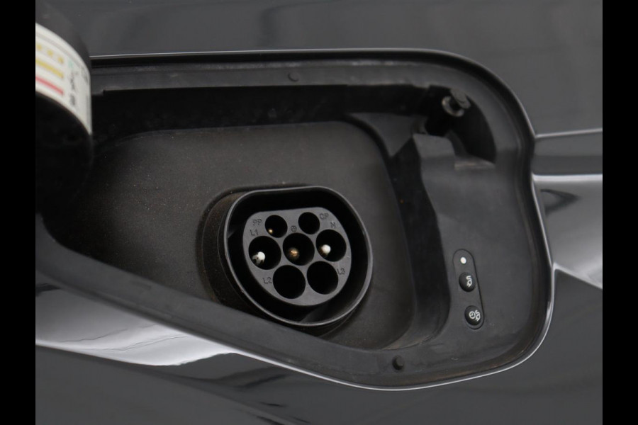 Volkswagen Tiguan 1.4 TSI eHybrid Comfortline | SOH 87% | Panoramadak | Camera | Carplay | Adaptive cruise | Keyless | Navigatie | Full LED | Climate control | Virtual Cockpit | Sfeerverlichting | PHEV | Plug In