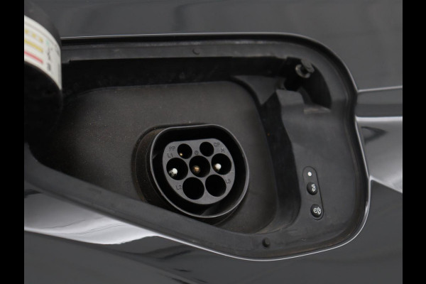 Volkswagen Tiguan 1.4 TSI eHybrid Comfortline | SOH 87% | Panoramadak | Camera | Carplay | Adaptive cruise | Keyless | Navigatie | Full LED | Climate control | Virtual Cockpit | Sfeerverlichting | PHEV | Plug In