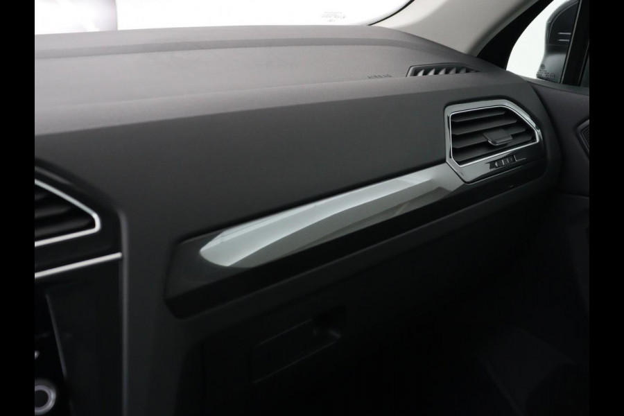 Volkswagen Tiguan 1.4 TSI eHybrid Comfortline | SOH 87% | Panoramadak | Camera | Carplay | Adaptive cruise | Keyless | Navigatie | Full LED | Climate control | Virtual Cockpit | Sfeerverlichting | PHEV | Plug In