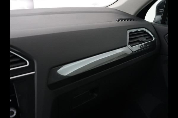 Volkswagen Tiguan 1.4 TSI eHybrid Comfortline | SOH 87% | Panoramadak | Camera | Carplay | Adaptive cruise | Keyless | Navigatie | Full LED | Climate control | Virtual Cockpit | Sfeerverlichting | PHEV | Plug In