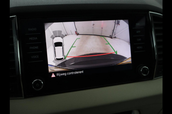 Škoda Karoq 1.5 TSI Business Edition | Panoramadak | Leder | Stoelverwarming | Adaptive cruise | Side Assist | Carplay | Navigatie | Camera | Navigatie | Full LED | Climate control | Parkeerhulp