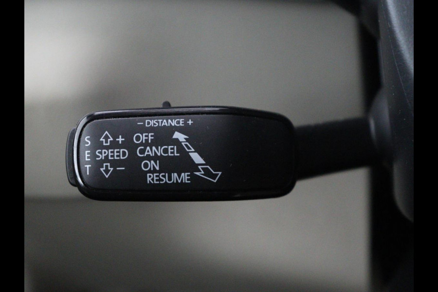 Škoda Karoq 1.5 TSI Business Edition | Panoramadak | Leder | Stoelverwarming | Adaptive cruise | Side Assist | Carplay | Navigatie | Camera | Navigatie | Full LED | Climate control | Parkeerhulp