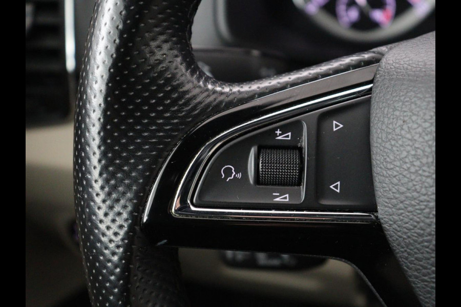 Škoda Karoq 1.5 TSI Business Edition | Panoramadak | Leder | Stoelverwarming | Adaptive cruise | Side Assist | Carplay | Navigatie | Camera | Navigatie | Full LED | Climate control | Parkeerhulp