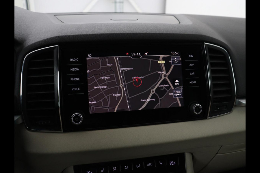 Škoda Karoq 1.5 TSI Business Edition | Panoramadak | Leder | Stoelverwarming | Adaptive cruise | Side Assist | Carplay | Navigatie | Camera | Navigatie | Full LED | Climate control | Parkeerhulp