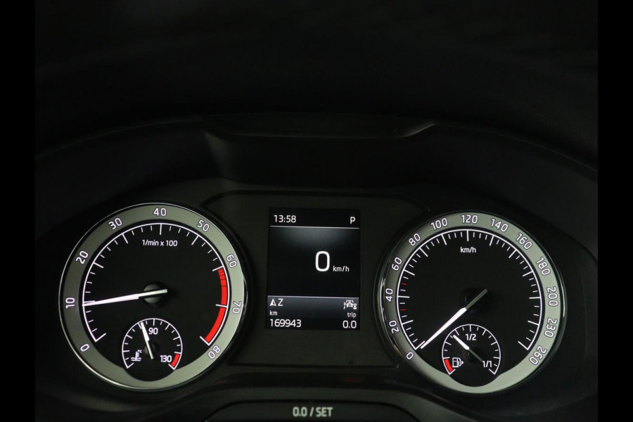 Škoda Karoq 1.5 TSI Business Edition | Panoramadak | Leder | Stoelverwarming | Adaptive cruise | Side Assist | Carplay | Navigatie | Camera | Navigatie | Full LED | Climate control | Parkeerhulp