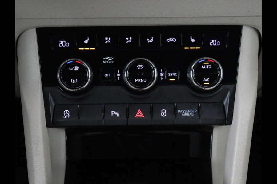 Škoda Karoq 1.5 TSI Business Edition | Panoramadak | Leder | Stoelverwarming | Adaptive cruise | Side Assist | Carplay | Navigatie | Camera | Navigatie | Full LED | Climate control | Parkeerhulp