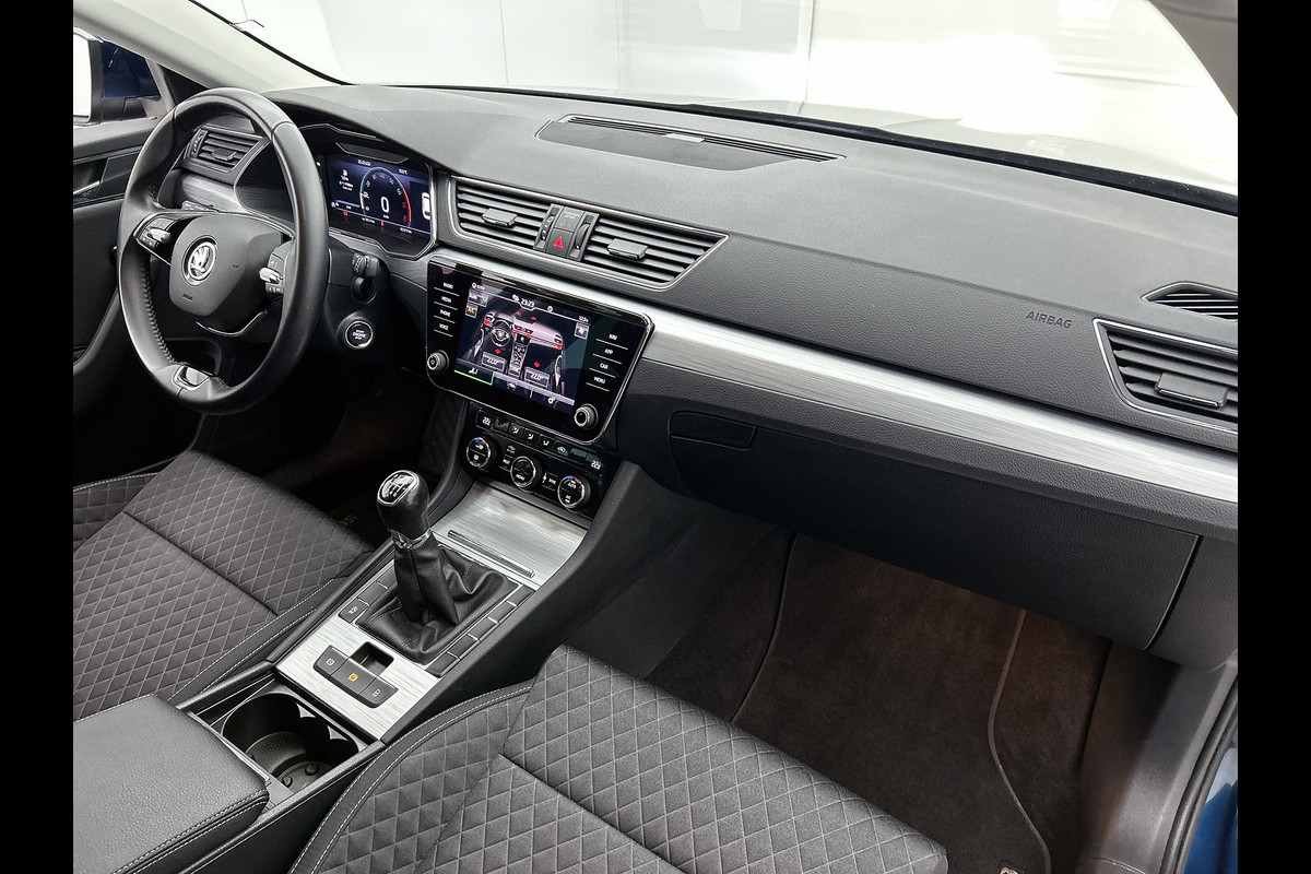 Škoda Superb Combi 1.5 TSI 6 Versn. ACT / Business Edition / Trekhaak / Pdc./ Airco-ecc./ Xenon / Navigatie / Radio multimedia / Apk 05-2026