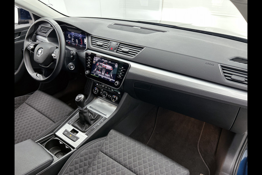 Škoda Superb Combi 1.5 TSI 6 Versn. ACT / Business Edition / Trekhaak / Pdc./ Airco-ecc./ Xenon / Navigatie / Radio multimedia / Apk 05-2026