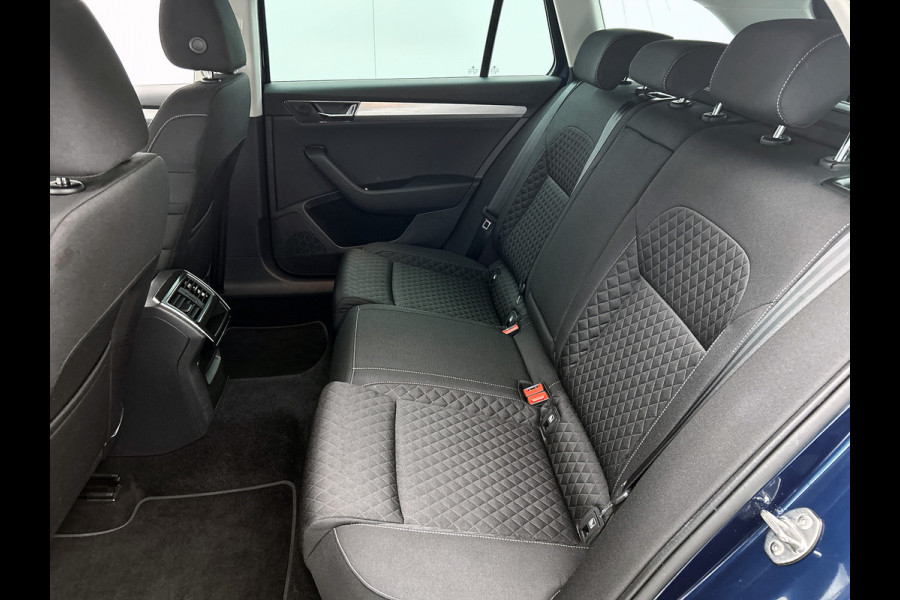 Škoda Superb Combi 1.5 TSI 6 Versn. ACT / Business Edition / Trekhaak / Pdc./ Airco-ecc./ Xenon / Navigatie / Radio multimedia / Apk 05-2026