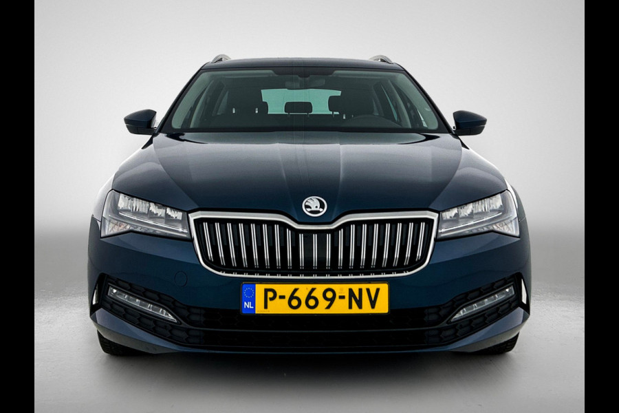 Škoda Superb Combi 1.5 TSI 6 Versn. ACT / Business Edition / Trekhaak / Pdc./ Airco-ecc./ Xenon / Navigatie / Radio multimedia / Apk 05-2026