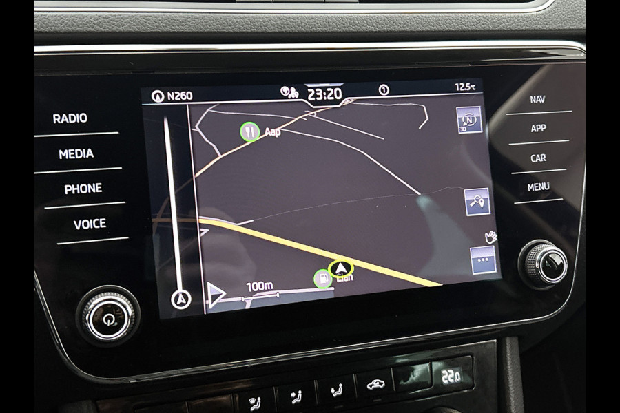 Škoda Superb Combi 1.5 TSI 6 Versn. ACT / Business Edition / Trekhaak / Pdc./ Airco-ecc./ Xenon / Navigatie / Radio multimedia / Apk 05-2026