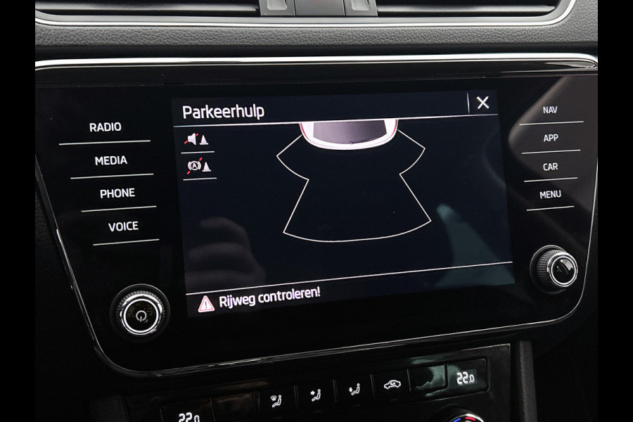 Škoda Superb Combi 1.5 TSI 6 Versn. ACT / Business Edition / Trekhaak / Pdc./ Airco-ecc./ Xenon / Navigatie / Radio multimedia / Apk 05-2026