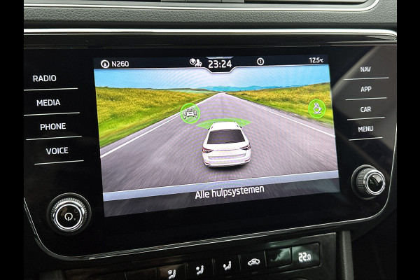 Škoda Superb Combi 1.5 TSI 6 Versn. ACT / Business Edition / Trekhaak / Pdc./ Airco-ecc./ Xenon / Navigatie / Radio multimedia / Apk 05-2026