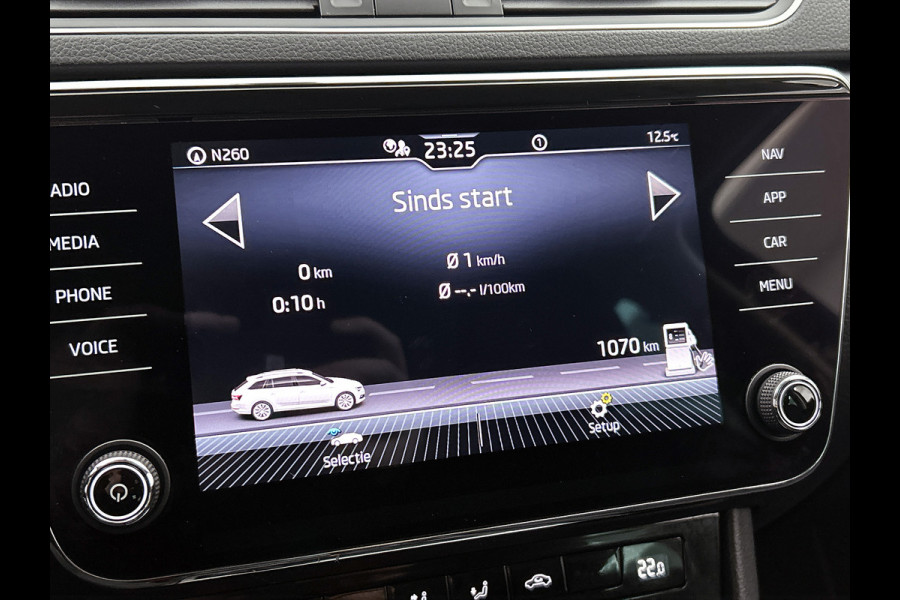 Škoda Superb Combi 1.5 TSI 6 Versn. ACT / Business Edition / Trekhaak / Pdc./ Airco-ecc./ Xenon / Navigatie / Radio multimedia / Apk 05-2026