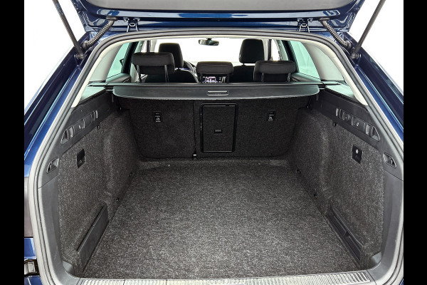 Škoda Superb Combi 1.5 TSI 6 Versn. ACT / Business Edition / Trekhaak / Pdc./ Airco-ecc./ Xenon / Navigatie / Radio multimedia / Apk 05-2026