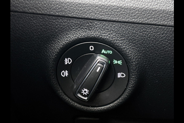 Škoda Superb Combi 1.5 TSI 6 Versn. ACT / Business Edition / Trekhaak / Pdc./ Airco-ecc./ Xenon / Navigatie / Radio multimedia / Apk 05-2026