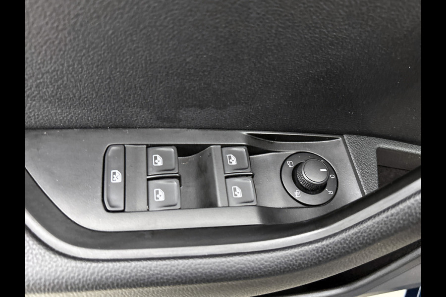 Škoda Superb Combi 1.5 TSI 6 Versn. ACT / Business Edition / Trekhaak / Pdc./ Airco-ecc./ Xenon / Navigatie / Radio multimedia / Apk 05-2026