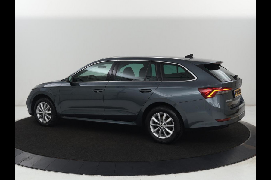 Škoda Octavia 1.4 TSI iV PHEV Business Edition | SOH 92% | Stoelverwarming | Carplay | Navigatie | Parkeerhulp | Digital Cockpit | Chrome pakket | Full LED | Climate control | Bluetooth | Cruise control | Plug In