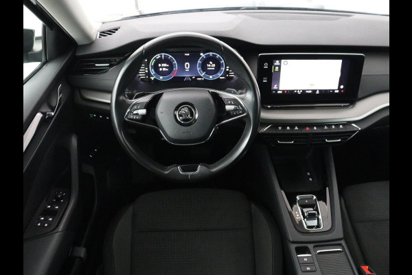 Škoda Octavia 1.4 TSI iV PHEV Business Edition | SOH 92% | Stoelverwarming | Carplay | Navigatie | Parkeerhulp | Digital Cockpit | Chrome pakket | Full LED | Climate control | Bluetooth | Cruise control | Plug In